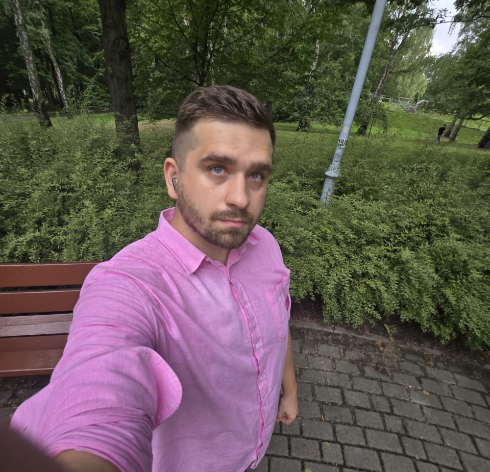 zdjęcie x0.6 wykonane jako selfie