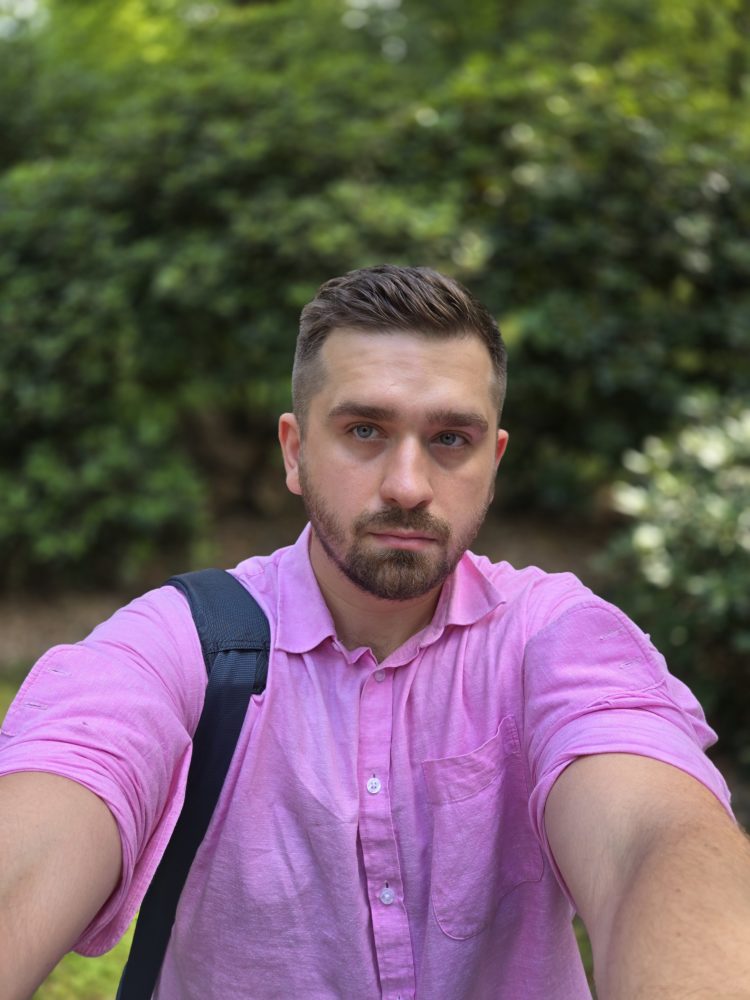 https://ocs-pl.oktawave.com/v1/AUTH_2887234e-384a-4873-8bc5-405211db13a2/spidersweb/2024/07/Fold-6-selfie-portret-2-750x1000.jpg