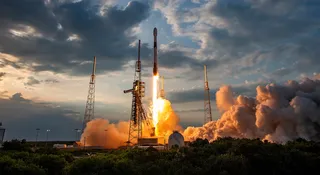 Kosmiczna wpadka SpaceX. Satelity Starlink skazane na upadek