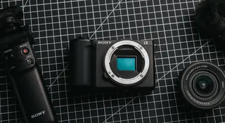 Sony ZV-E10 Mark II to prawie idealny aparat na początek do tworzenia wideo. Recenzja 