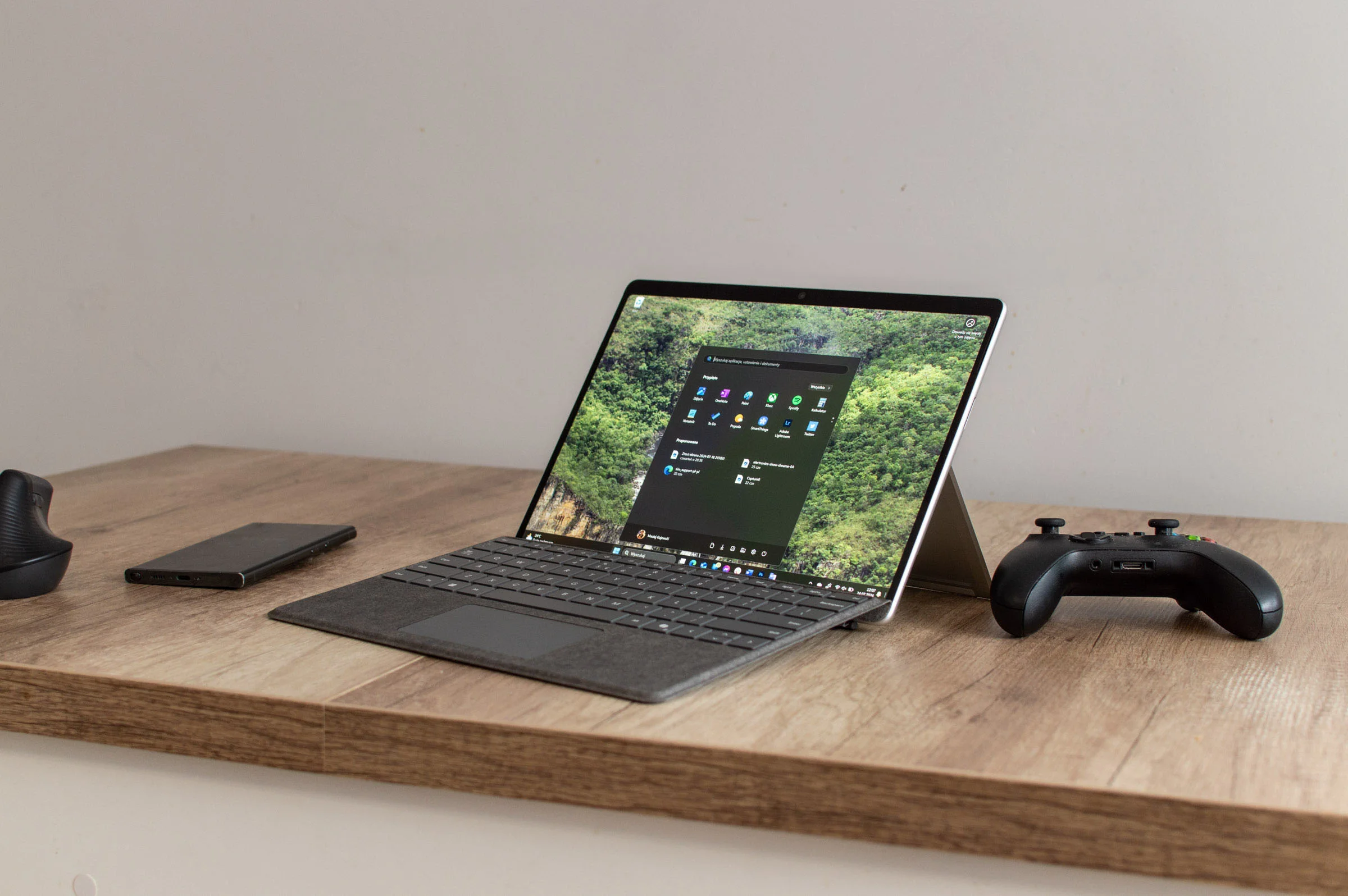 Laptop Microsoftu jest teraz 1700 zł tańszy. Operator odpalił promocję