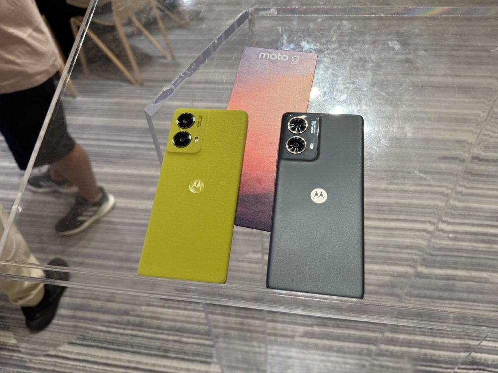 Motorola moto g85 5G w pozostałych wersjach kolorystycznych (fot. Oliwier Nytko)