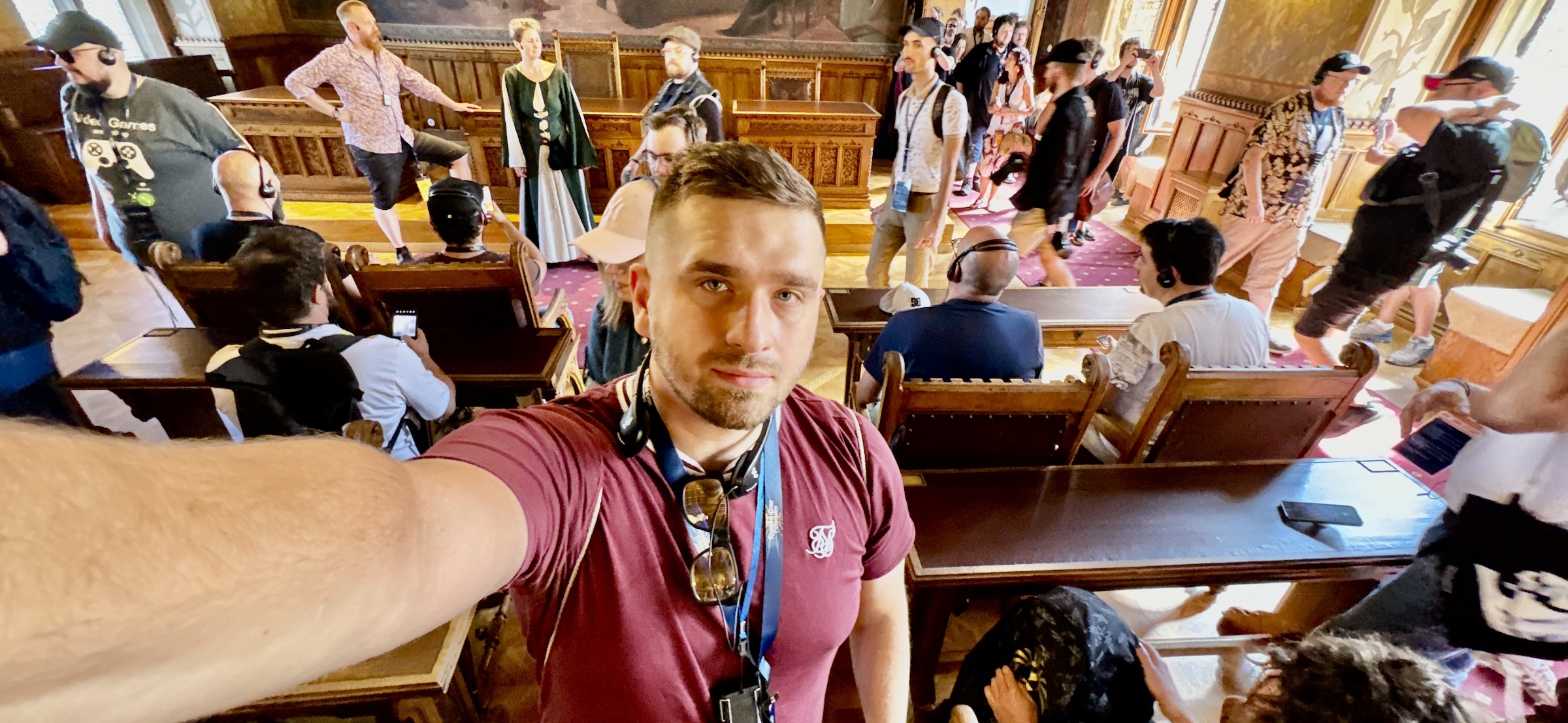 Twórcy Kingdom Come Deliverance 2 biorą mnie na miasto, pokazując realizm ich gry