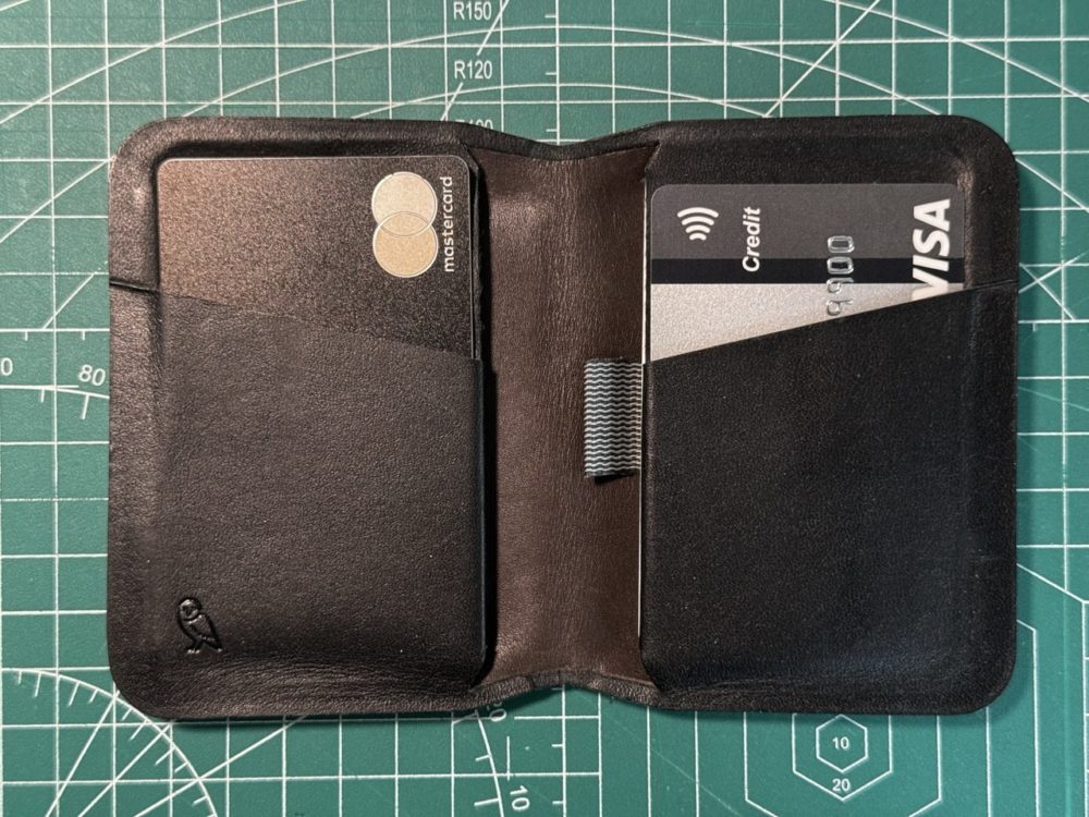 https://ocs-pl.oktawave.com/v1/AUTH_2887234e-384a-4873-8bc5-405211db13a2/spidersweb/2024/08/airtag-nomad-card-1-min-1000x750.jpeg