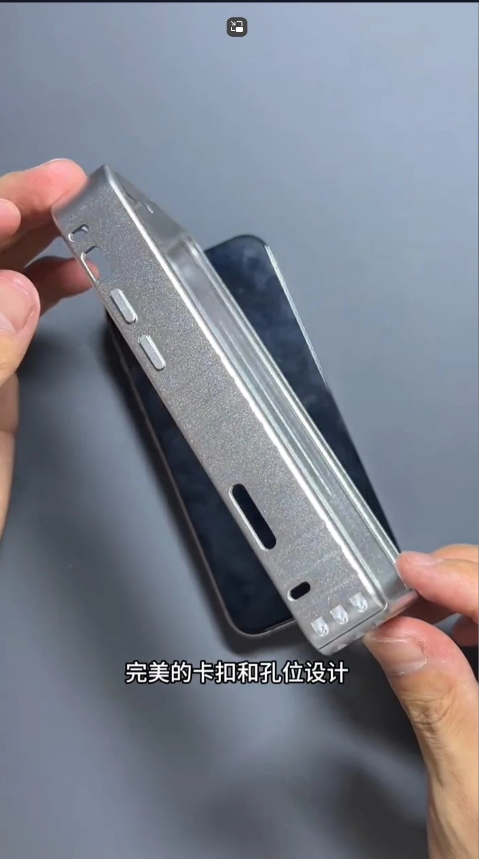 https://ocs-pl.oktawave.com/v1/AUTH_2887234e-384a-4873-8bc5-405211db13a2/spidersweb/2024/08/iphone-13-mini-maxi-obudowa.jpg