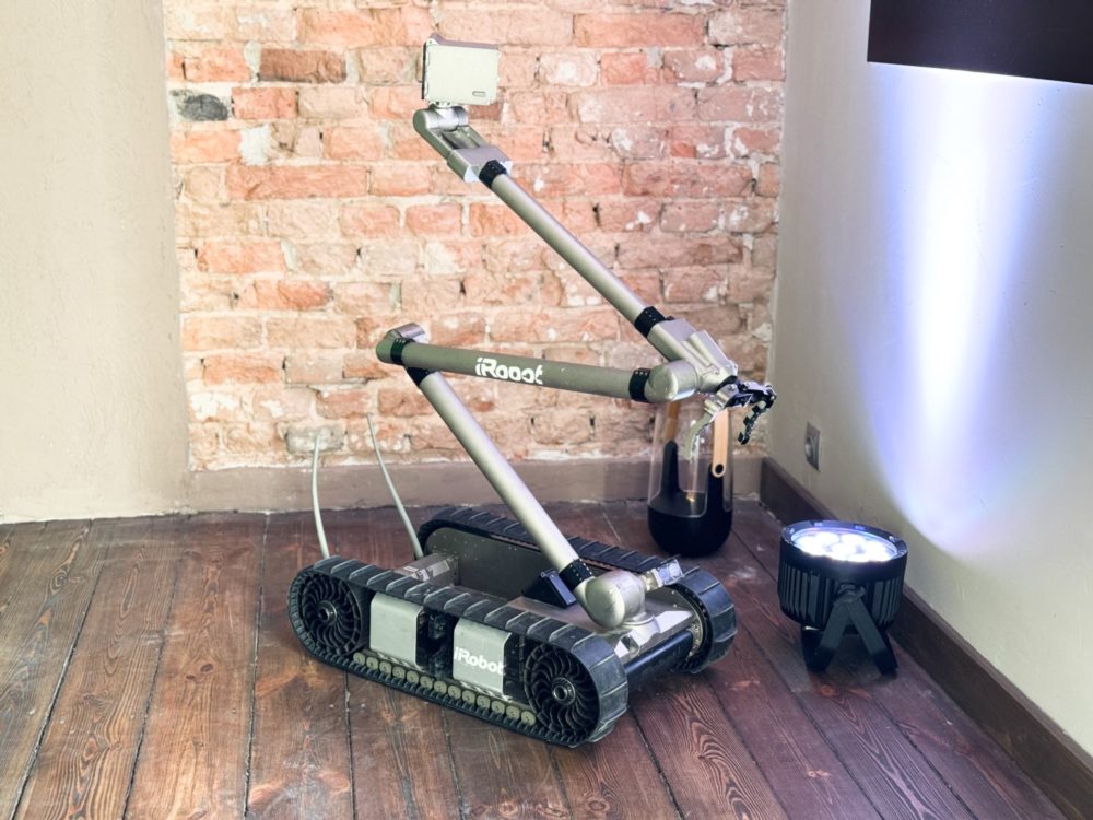 https://ocs-pl.oktawave.com/v1/AUTH_2887234e-384a-4873-8bc5-405211db13a2/spidersweb/2024/08/irobot-packbot-1000x750.jpg