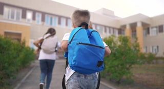 Najlepsze akcesoria i gadżety dla ucznia lub studenta. Co warto włożyć do plecaka?