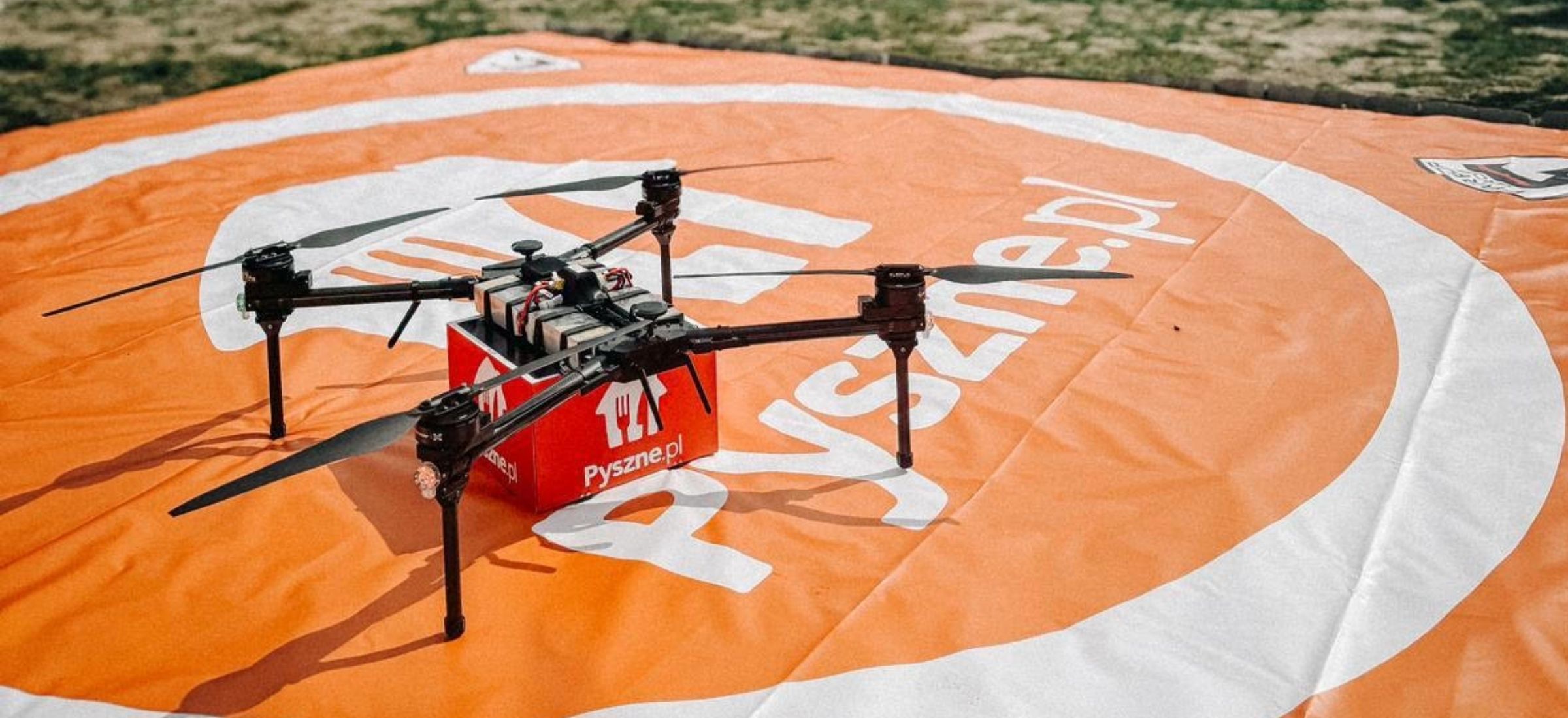 Jedliśmy pizzę przywiezioną dronem. Pyszne.pl testuje nowe dostawy