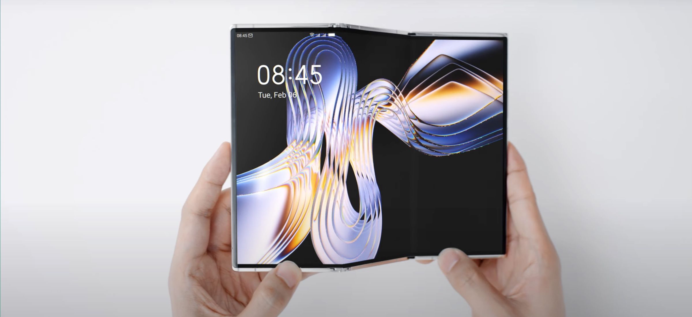 Tecno Phantom Ultimate 2 nie dość, że składa się na trzy, to jest absurdalnie cienki
