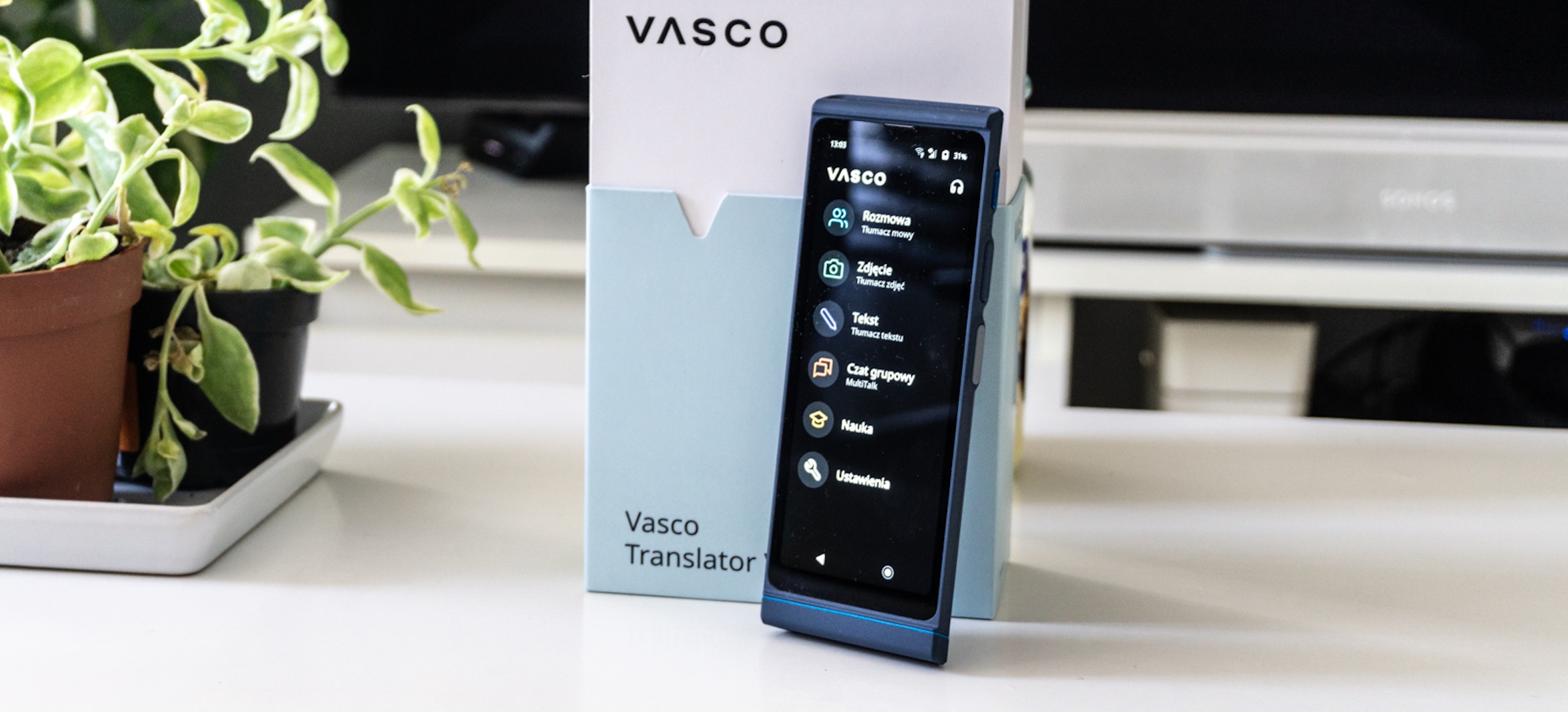 Vasco Translator V4 - recenzja. Ten polski tłumacz ma dożywotni Internet za granicą