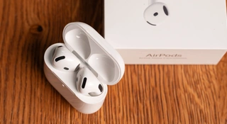 Czy warto połasić się na darmowe słuchawki Apple AirPods4?