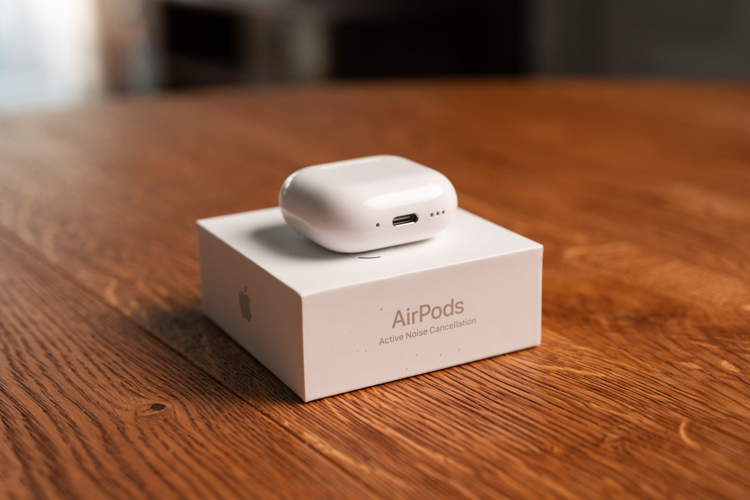 Apple AirPods 4 z ANC