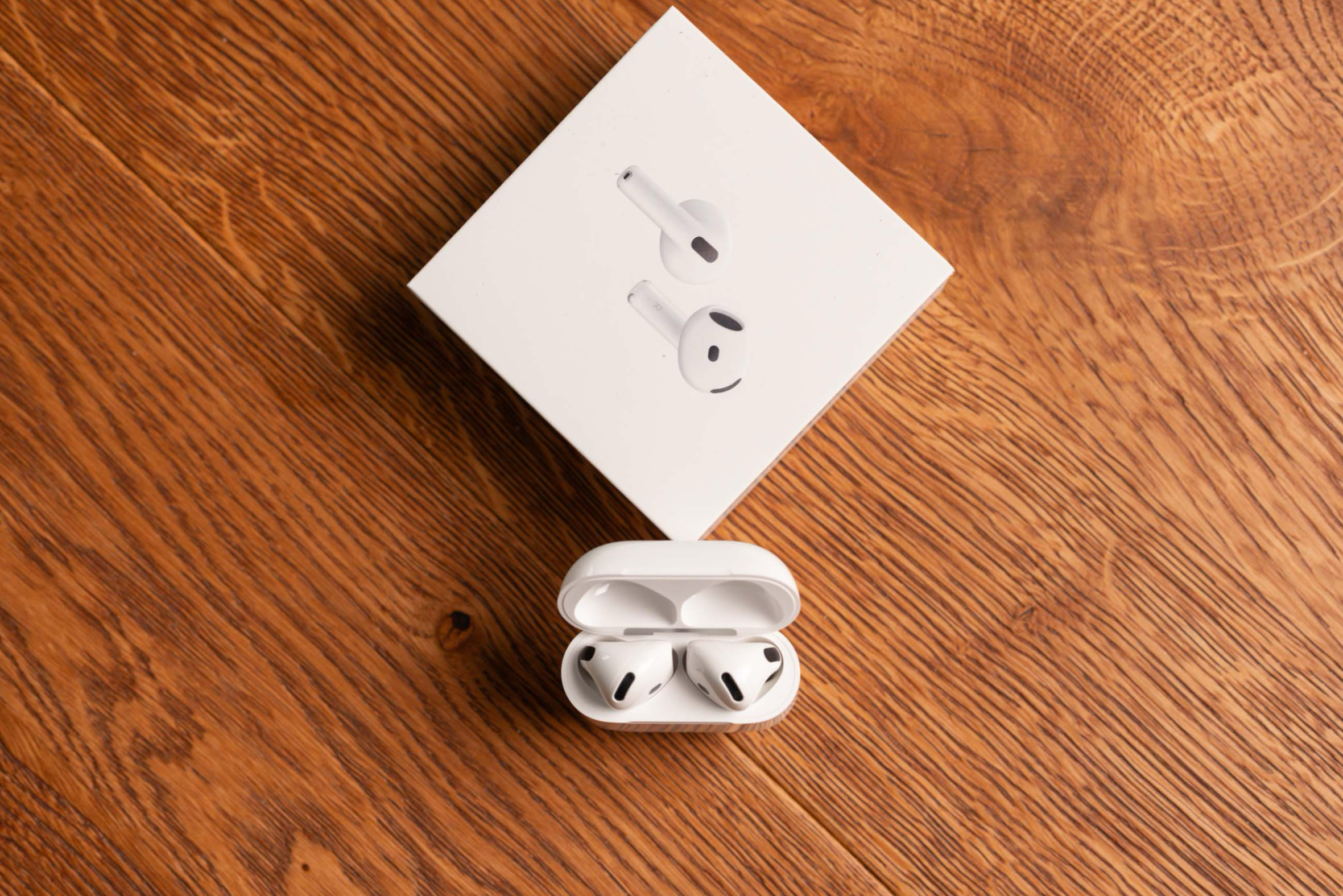 Apple AirPods 4 z ANC