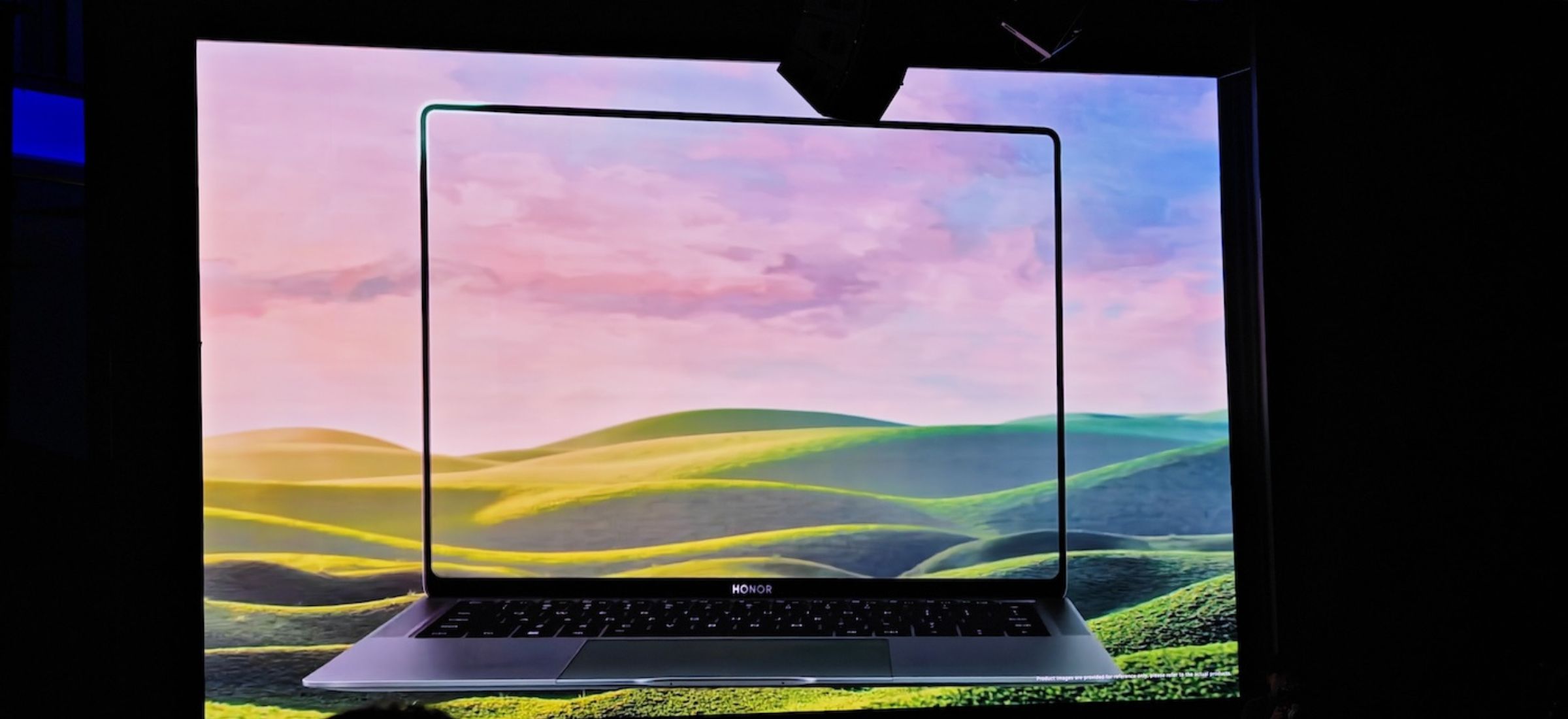 Honor MagicBook Art 14 to laptop tak śliczny, że nie zmieściła się kamerka. Ale doczepisz ją na magnes