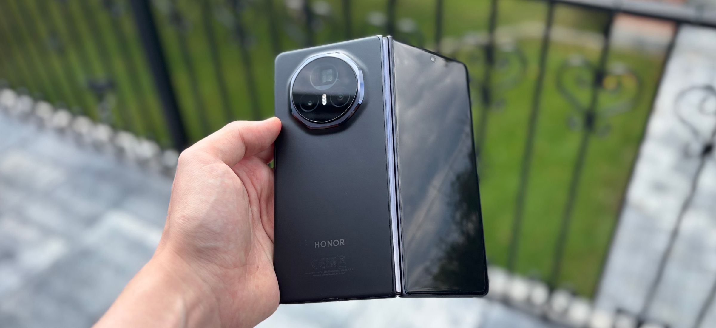 Najcieńszy składany smartfon jest już w Polsce. Na start świetna oferta