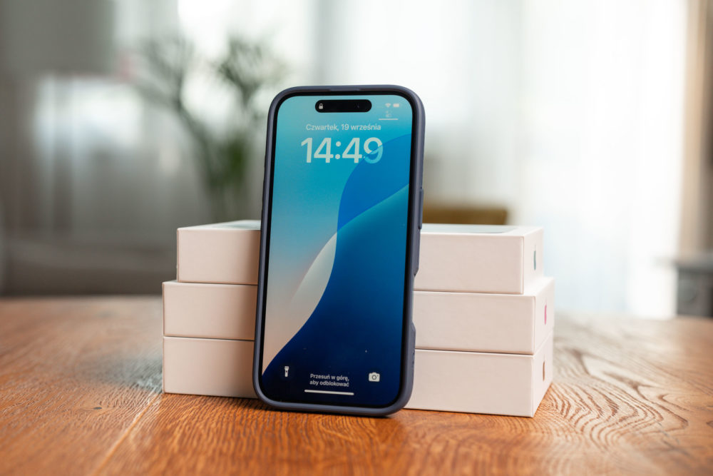 https://ocs-pl.oktawave.com/v1/AUTH_2887234e-384a-4873-8bc5-405211db13a2/spidersweb/2024/09/iphone-16-etui-spigen-liquid-air-case-6-1000x667.jpg