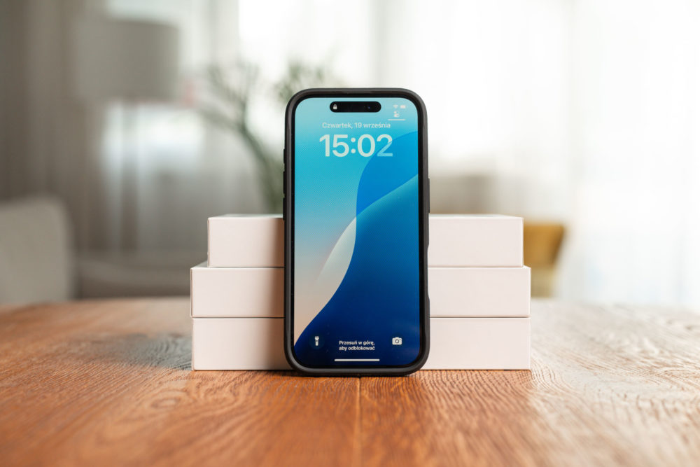 https://ocs-pl.oktawave.com/v1/AUTH_2887234e-384a-4873-8bc5-405211db13a2/spidersweb/2024/09/iphone-16-etui-spigen-rugged-armor-case-7-1000x667.jpg
