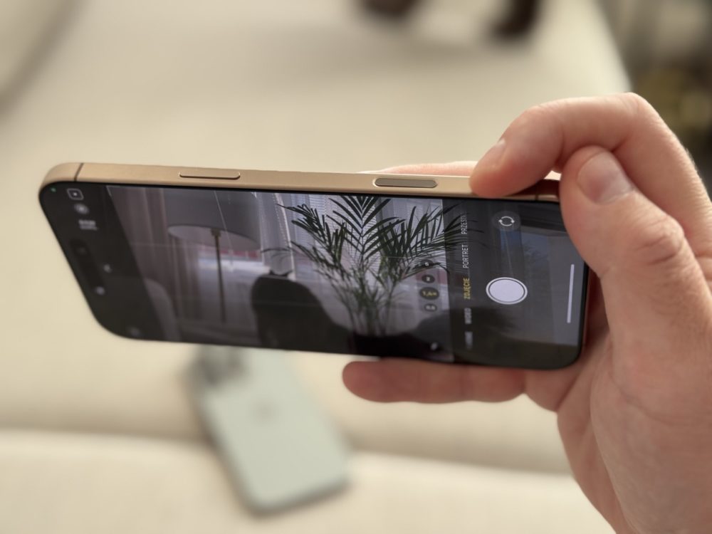 https://ocs-pl.oktawave.com/v1/AUTH_2887234e-384a-4873-8bc5-405211db13a2/spidersweb/2024/09/iphone-16-pro-max-camera-control-2-1-1000x750.jpeg