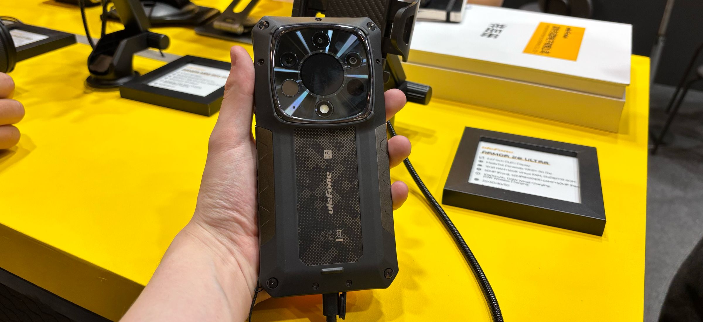 Ulefone Armor 28 Ultra to smartfon z funkcją młotka. Przybijesz nim gwoździe i się nie zatnie