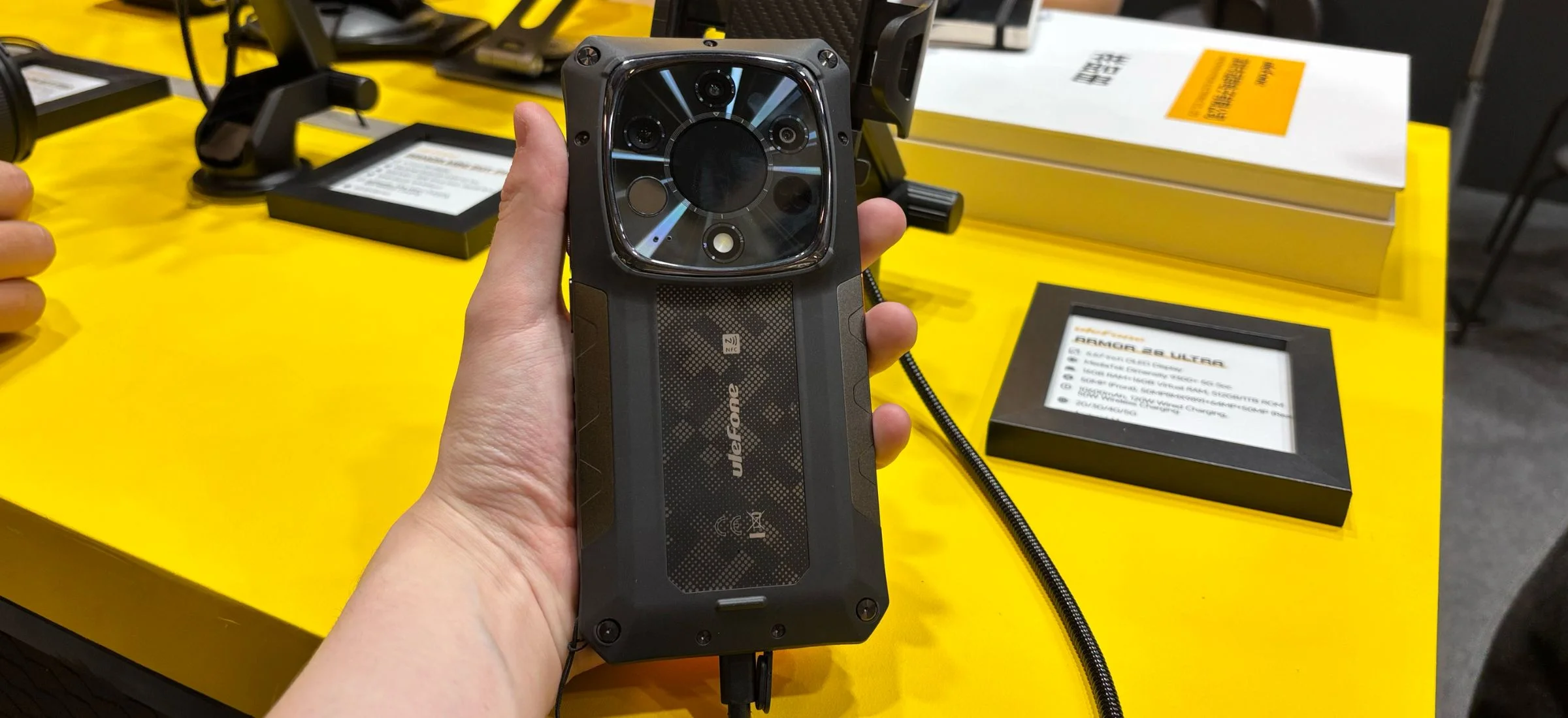 Ulefone Armor 28 Ultra to smartfon z funkcją młotka. Przybijesz nim gwoździe i się nie zatnie