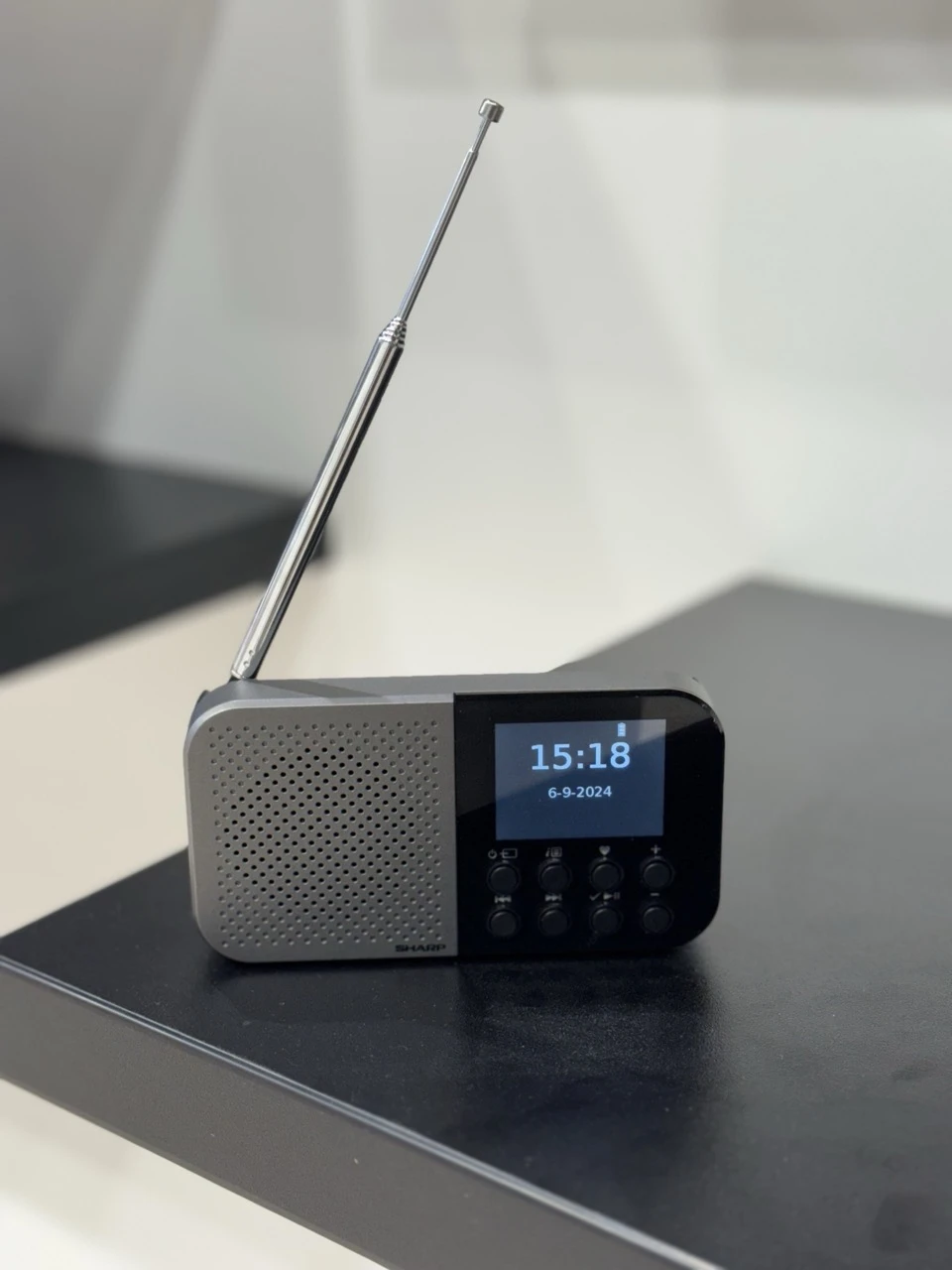 https://ocs-pl.oktawave.com/v1/AUTH_2887234e-384a-4873-8bc5-405211db13a2/spidersweb/2024/09/sharp-ifa-2024-radio-dab-osaka-02.jpeg