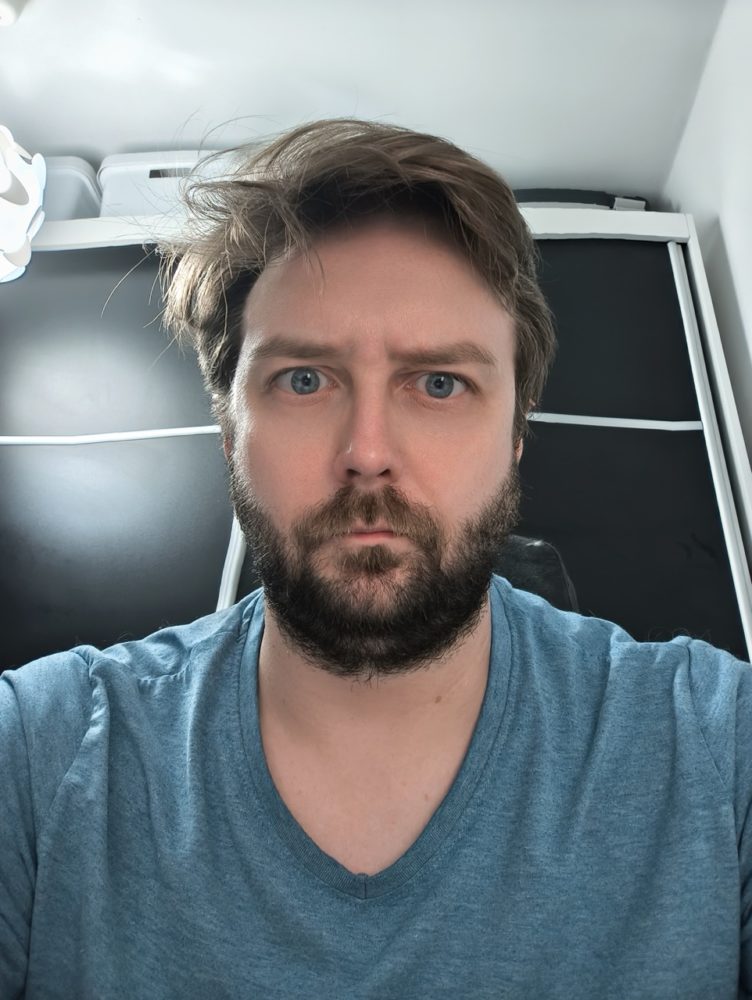 … i po (co nieco powyginało szafę w tle)