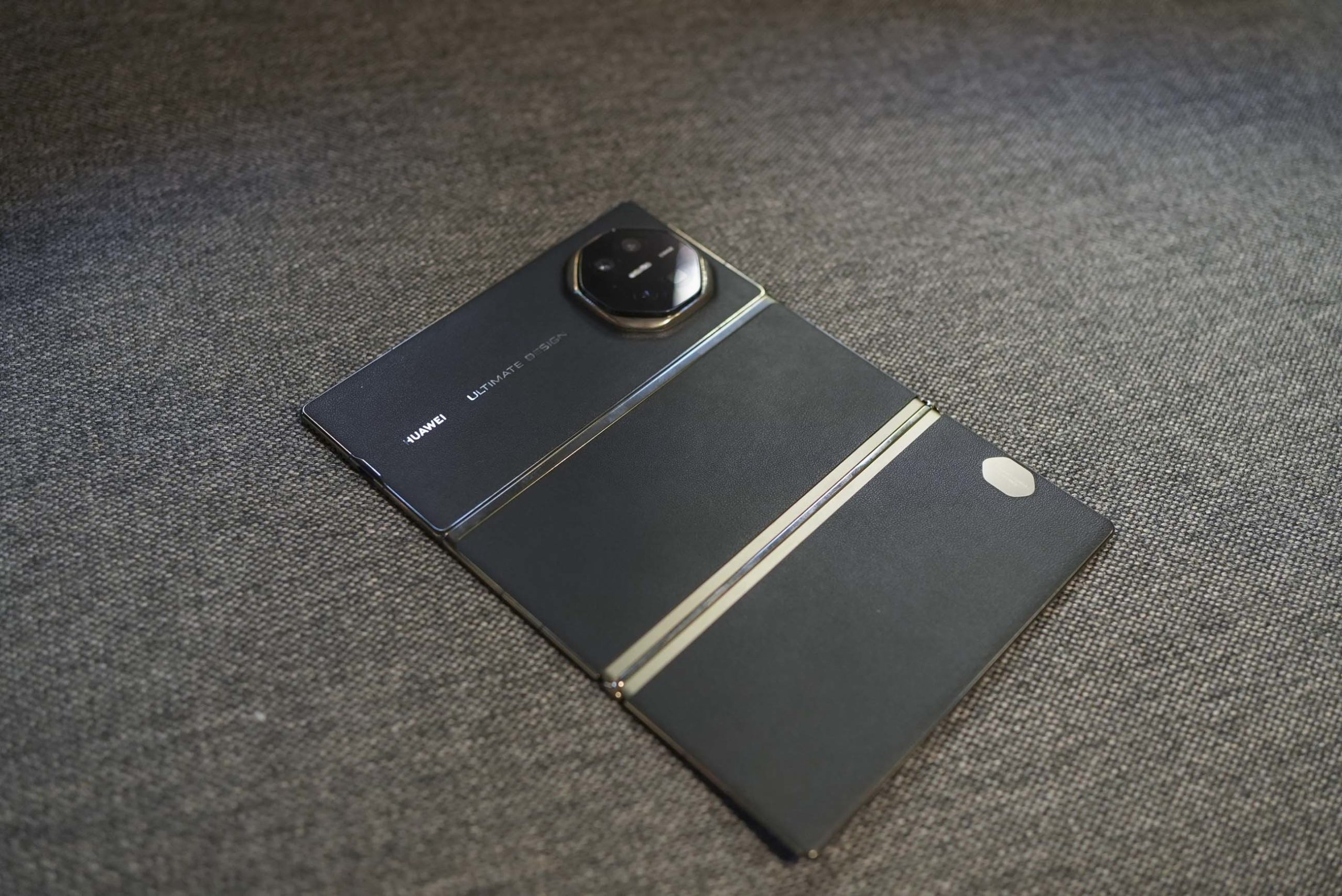 huawei mate xt ultimate design