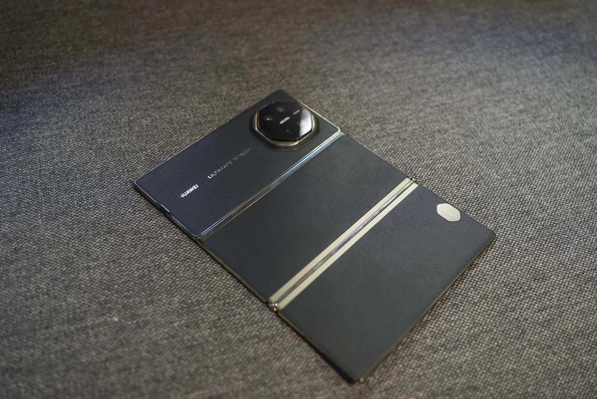huawei mate xt ultimate design 