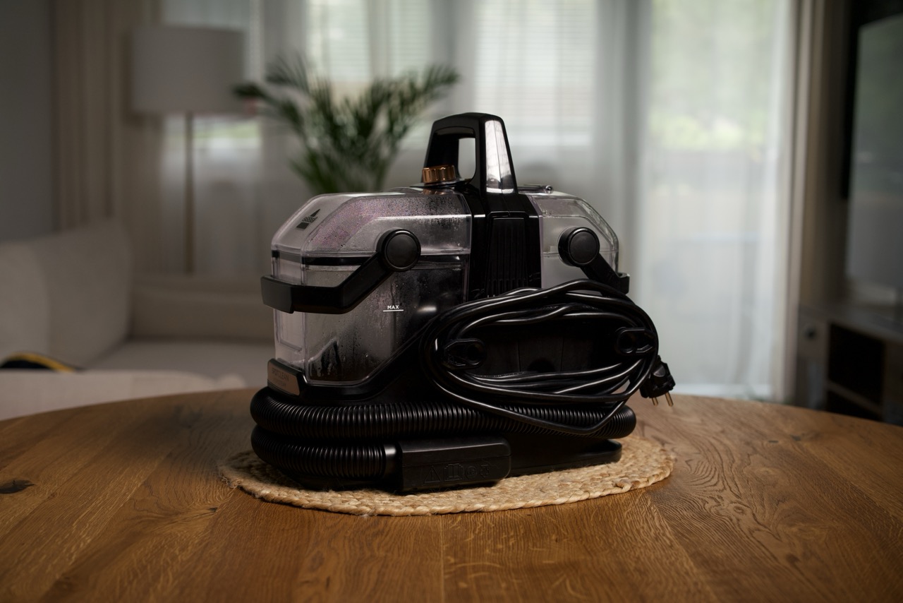 Bissell SpotClean HydroSteam Pro 4