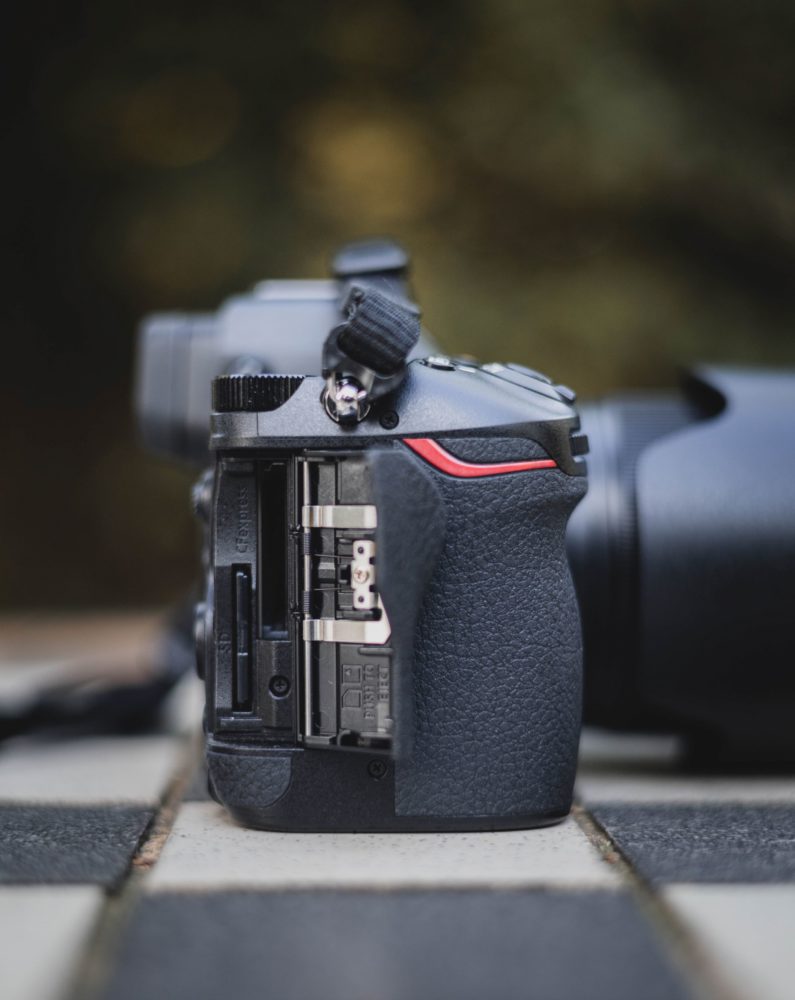 https://ocs-pl.oktawave.com/v1/AUTH_2887234e-384a-4873-8bc5-405211db13a2/spidersweb/2024/10/Nikon-Z6-III-25-795x1000.jpg