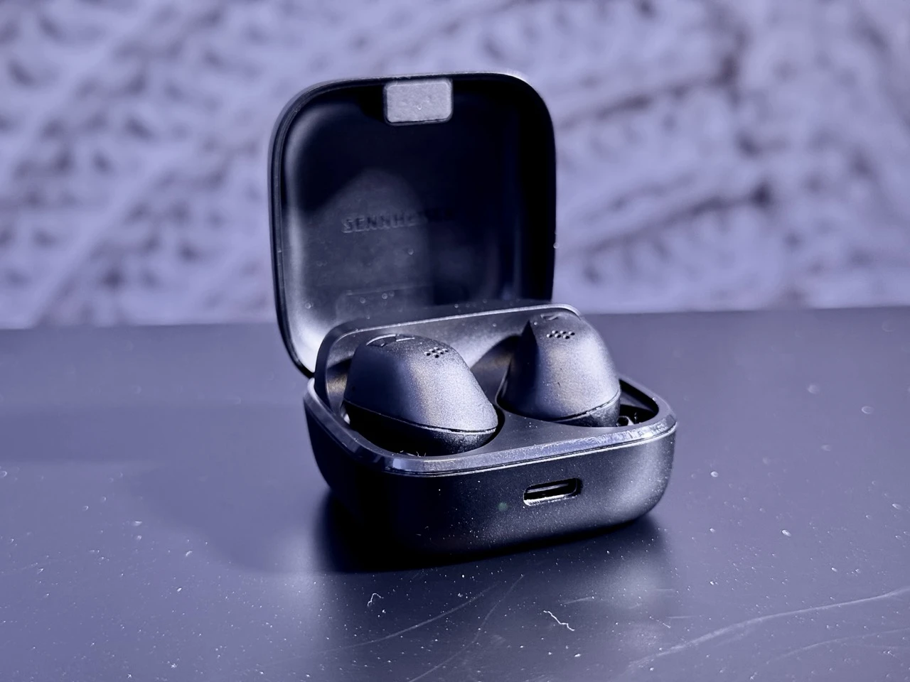 Sennheiser-Accentum-True-Wireless-1