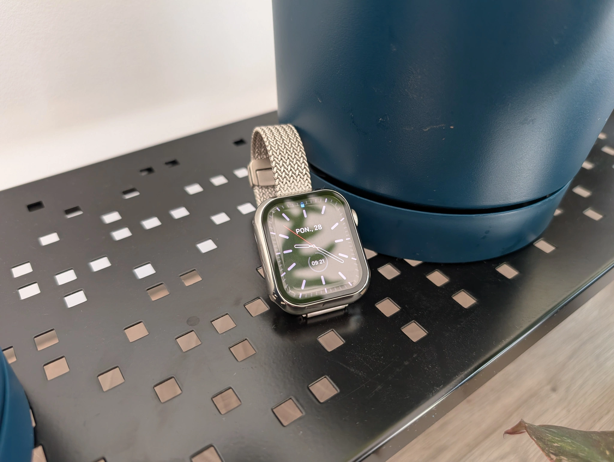 https://ocs-pl.oktawave.com/v1/AUTH_2887234e-384a-4873-8bc5-405211db13a2/spidersweb/2024/10/apple-watch-5.jpg