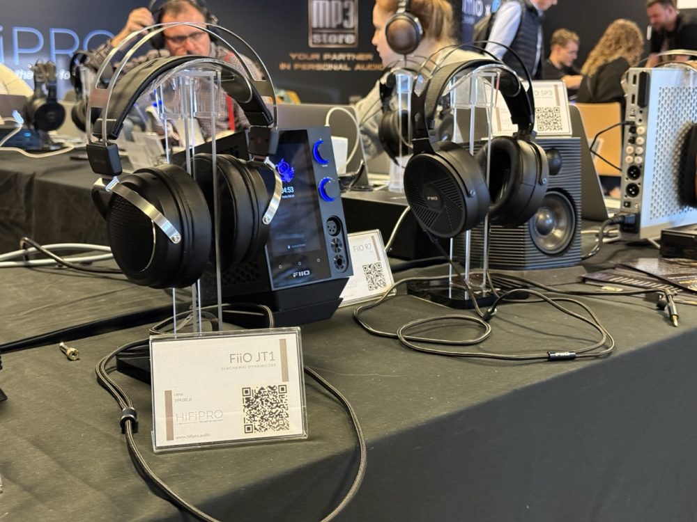 https://ocs-pl.oktawave.com/v1/AUTH_2887234e-384a-4873-8bc5-405211db13a2/spidersweb/2024/10/audio-video-show-2024-strefa-sluchawek-pge-narodowy-1-1000x750.jpeg