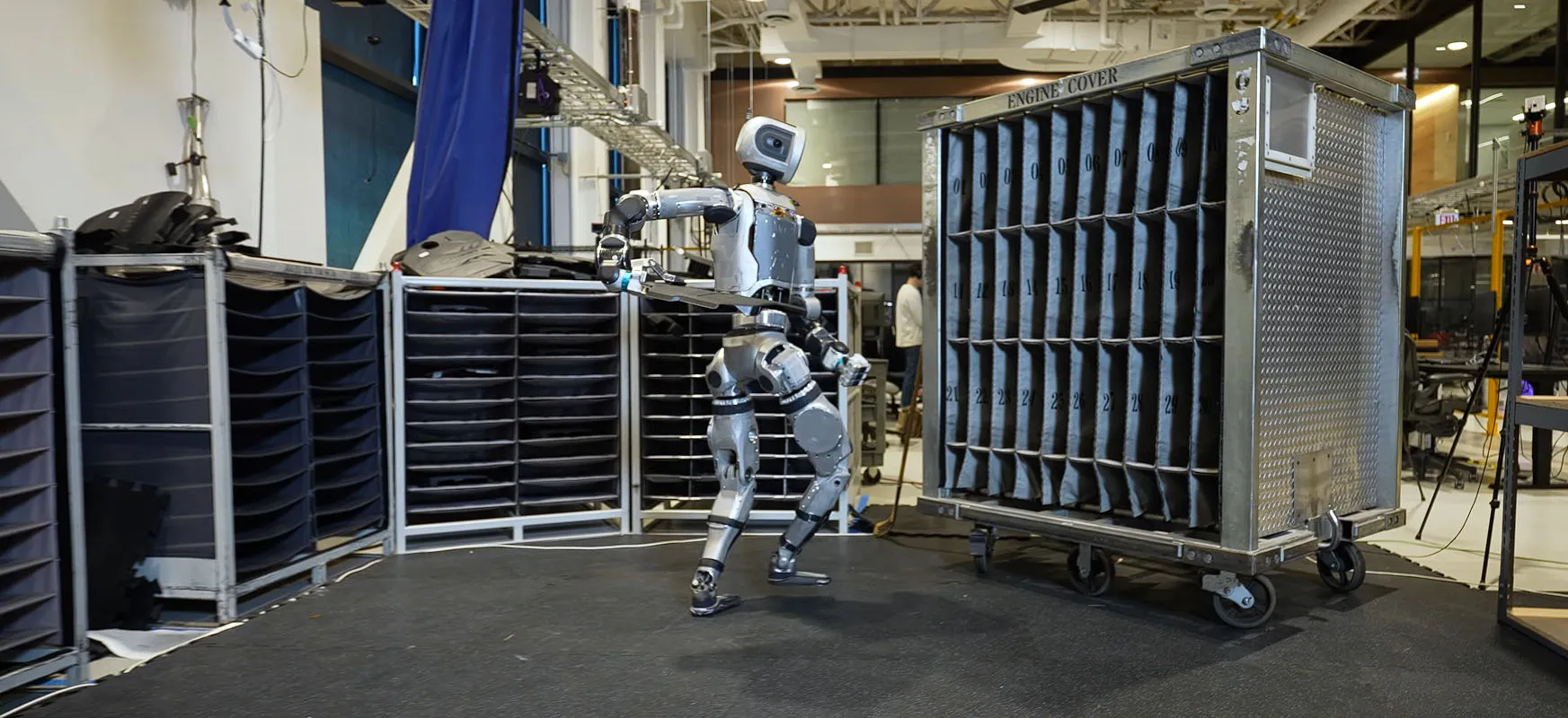 Boston Dynamics chwali się Atlasem. Robot zawstydza maszynę Elona Muska