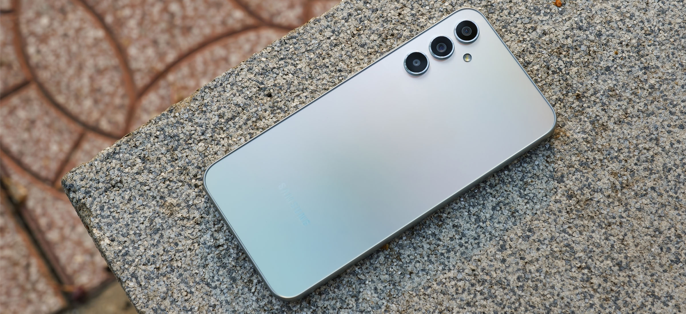 Samsung Galaxy A16 zaskakuje rozmiarem ekranu. Wyciekła pełna specyfikacja następcy ulubieńca Polaków
