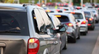 Nawigacje zaspały na remont i wywołały korki. Kierowcy zamiast na znaki patrzyli na ekrany