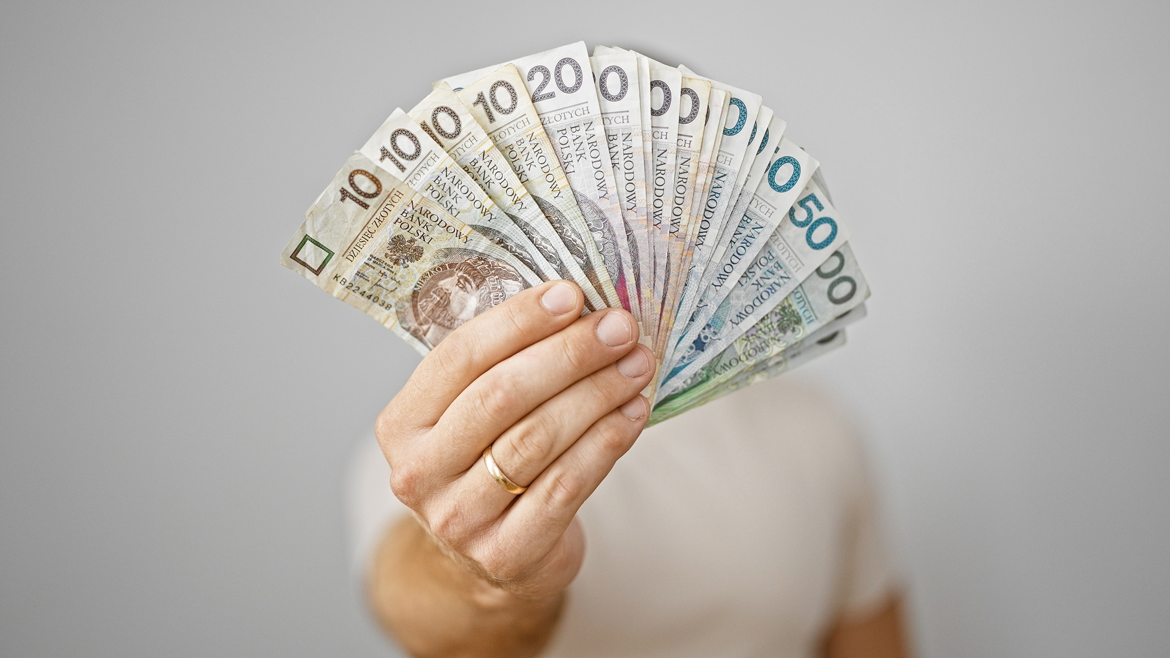 Obrońcy gotówki mają nowy argument. Mówią, że banknoty mniej szkodzą