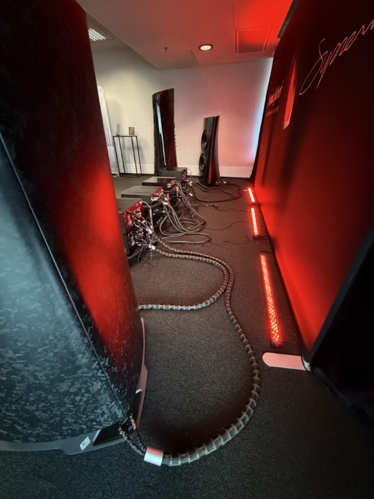 https://ocs-pl.oktawave.com/v1/AUTH_2887234e-384a-4873-8bc5-405211db13a2/spidersweb/2024/10/sonus-faber-suprema-11-750x1000.jpeg
