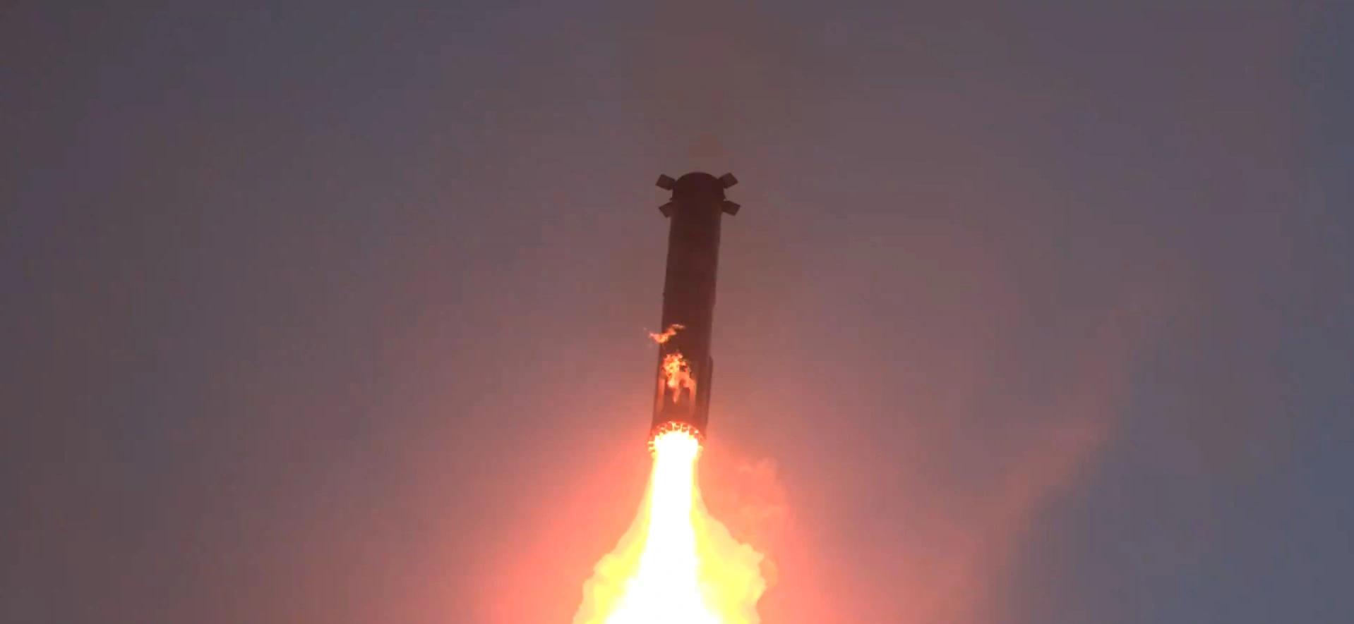 Gigantyczne szczypce łapią rakietę w locie. W ten sposób SpaceX otworzył drogę na Księżyc