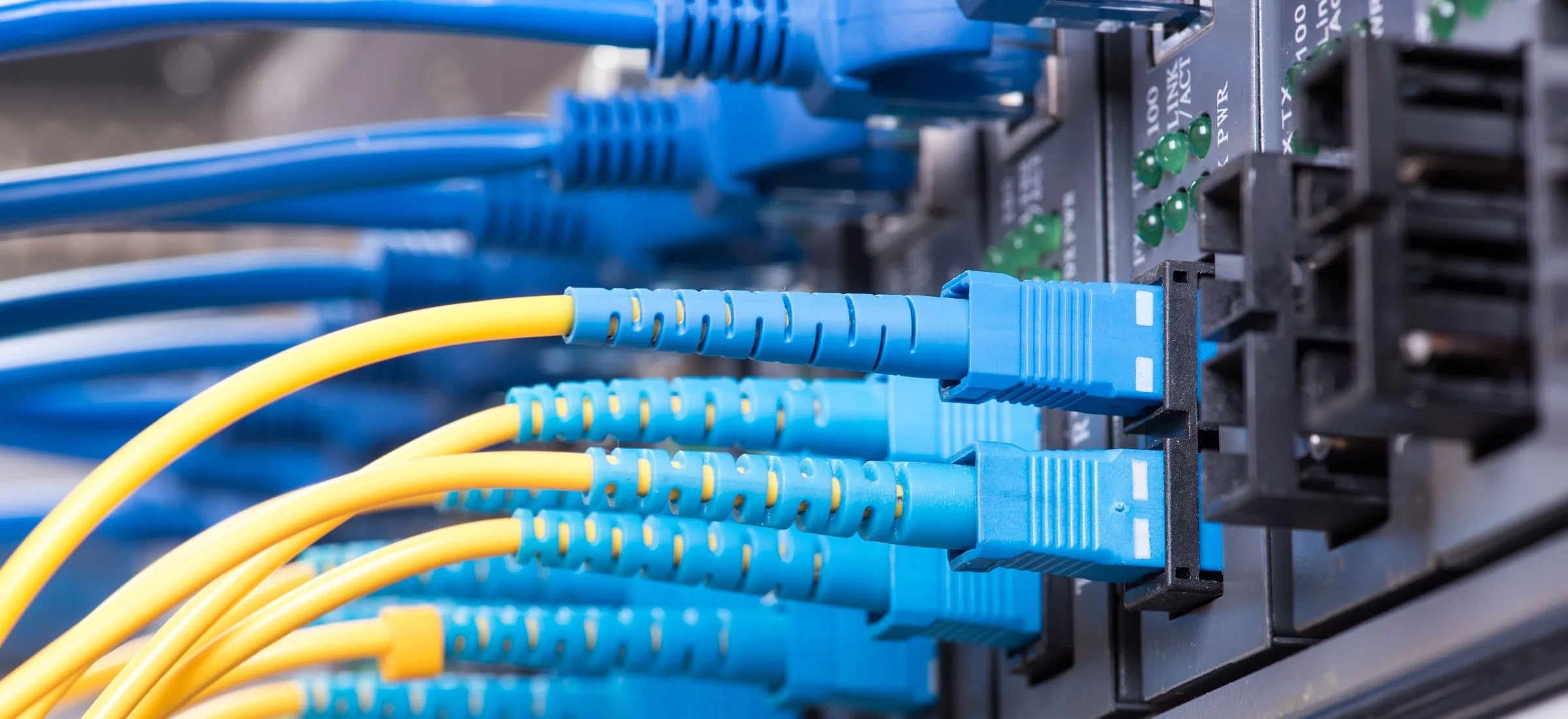 Koniec z wolną siecią. Rząd wyda ogromną kasę na szybki internet dla Polaków
