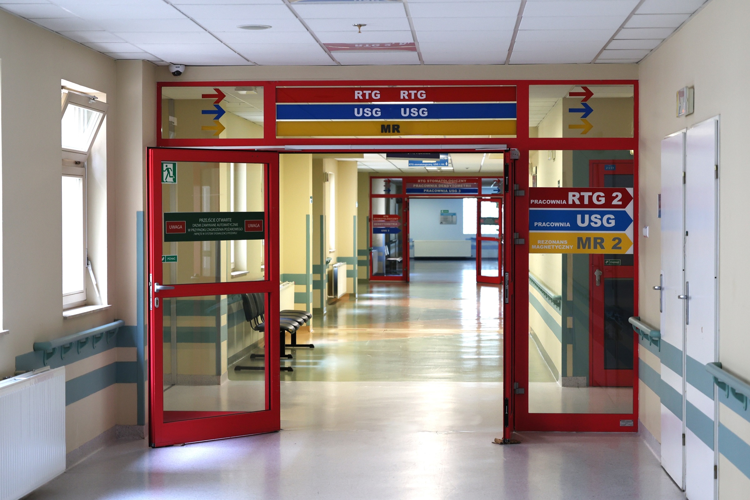 Specjalny automat paczkowy w polskim szpitalu. Nawet na świecie mało kto go ma
