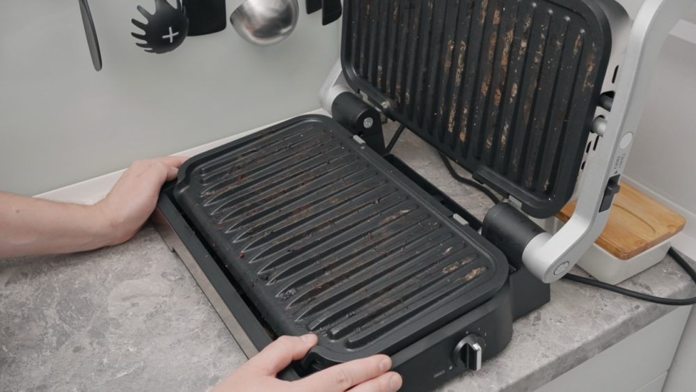 https://ocs-pl.oktawave.com/v1/AUTH_2887234e-384a-4873-8bc5-405211db13a2/spidersweb/2024/10/tefal-optigrill-4w1-xl-mycie-01-1000x563.jpeg