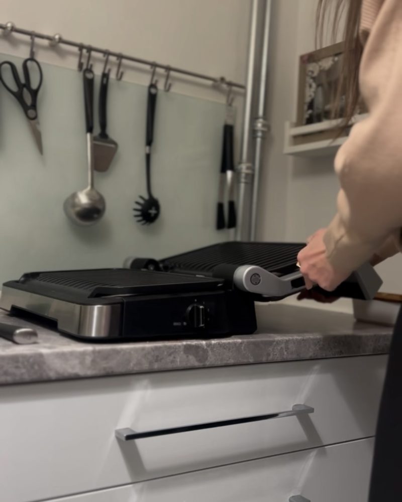 https://ocs-pl.oktawave.com/v1/AUTH_2887234e-384a-4873-8bc5-405211db13a2/spidersweb/2024/10/tefal-optigrill-4w1-xl-poziomo-1-800x1000.jpg