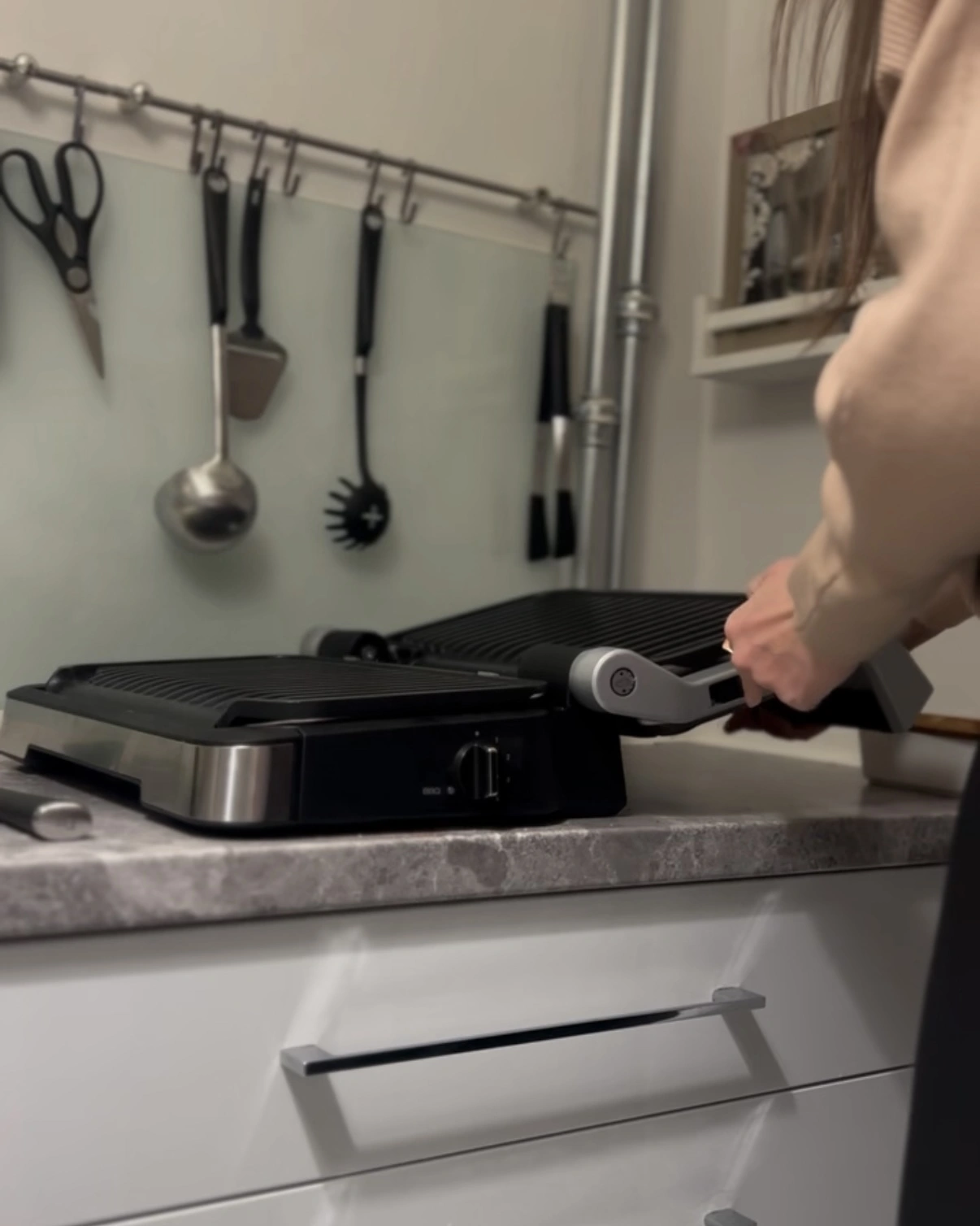 https://ocs-pl.oktawave.com/v1/AUTH_2887234e-384a-4873-8bc5-405211db13a2/spidersweb/2024/10/tefal-optigrill-4w1-xl-poziomo-1.jpg