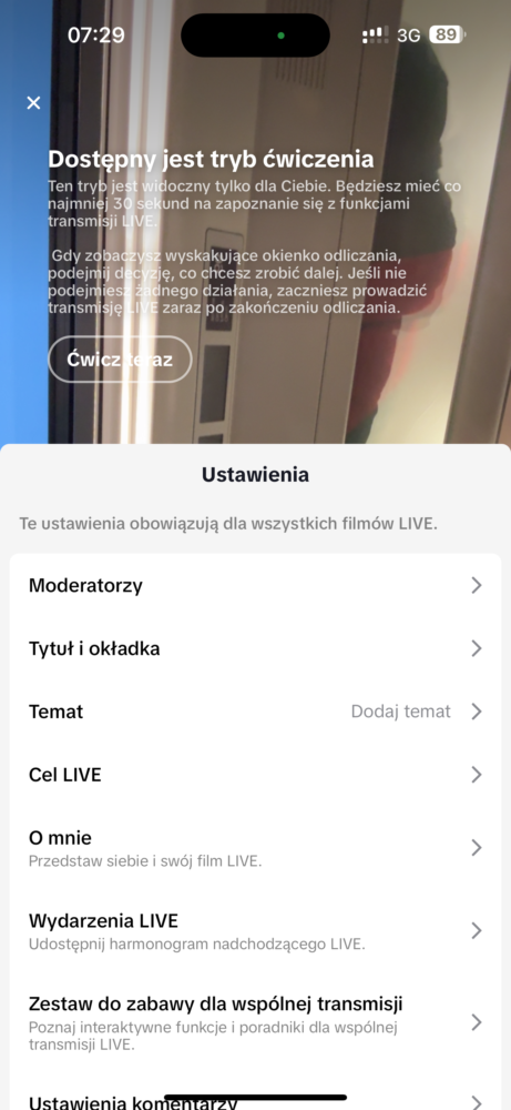 W opcji Ustawienia możesz wybrać tytuł, temat czy dobrać moderatorów