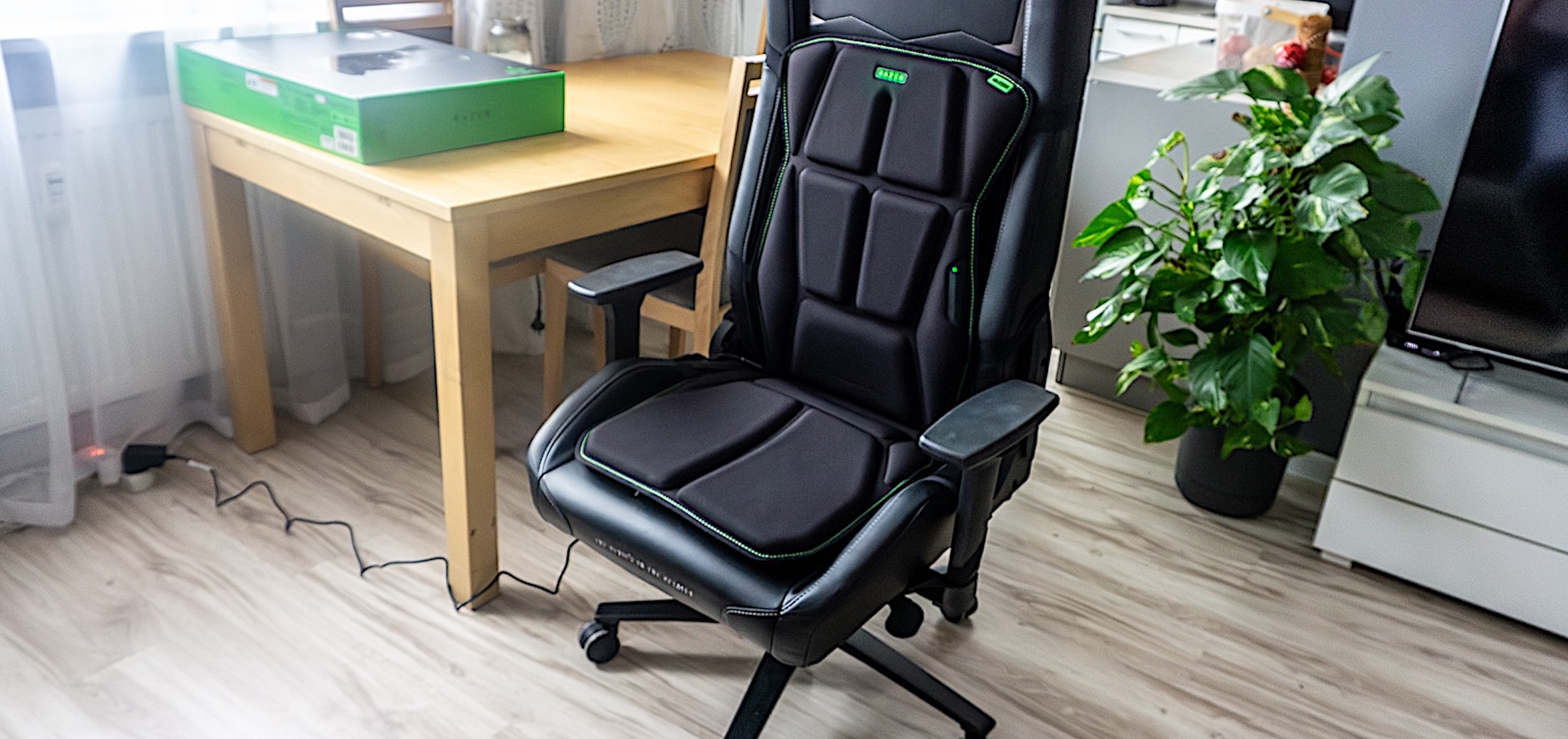 Test Razer Freyja. Nakładka na fotel wibruje w grach, efekt jest zaskakująco dobry