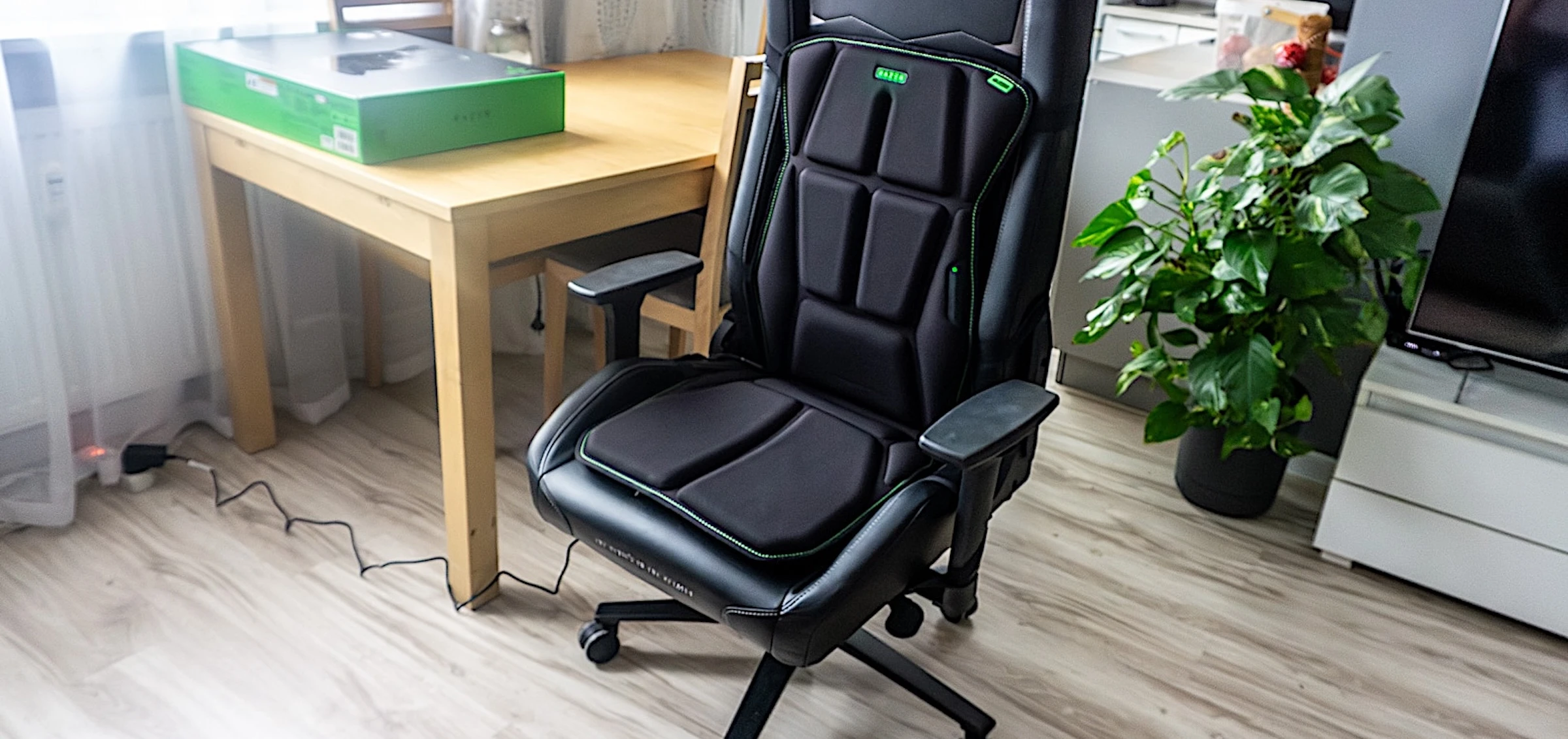 Test Razer Freyja. Nakładka na fotel wibruje w grach, efekt jest zaskakująco dobry