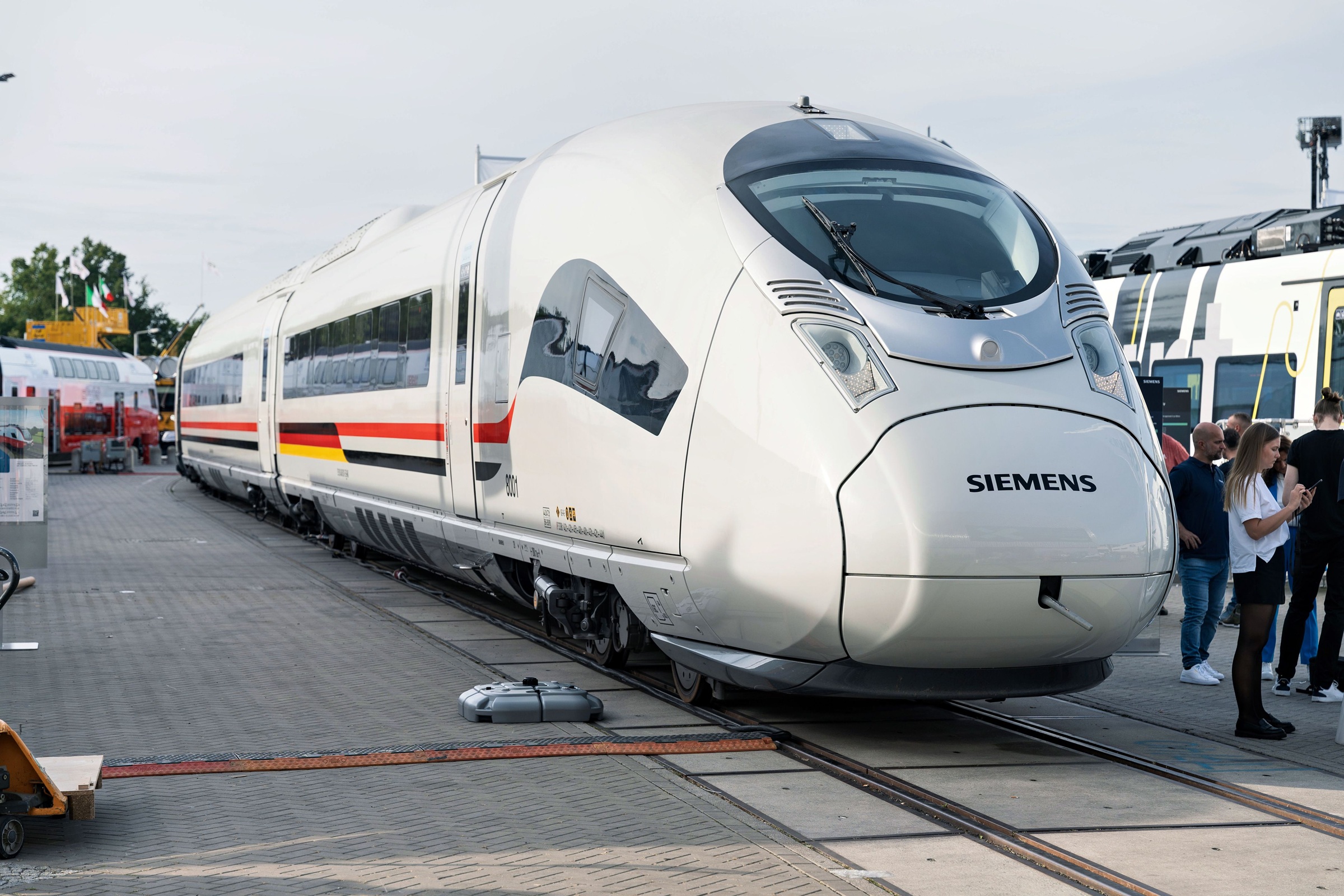 Takie pociągi mogą pojawić się na polskich torach. Jeden z nich może sunąć ponad 300 km/h