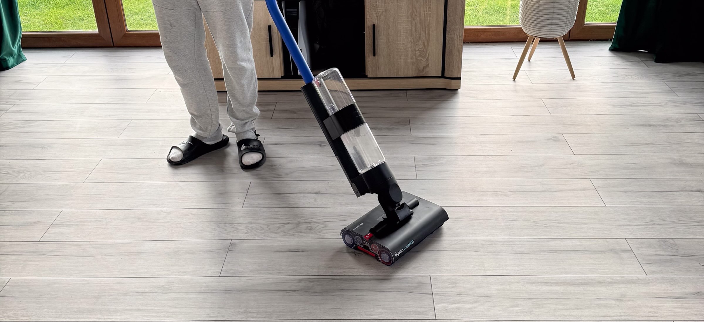 Dyson WashG1 - recenzja. Zapuściłem podłogę, żeby sprawdzić, czy ten mop elektryczny sobie poradzi