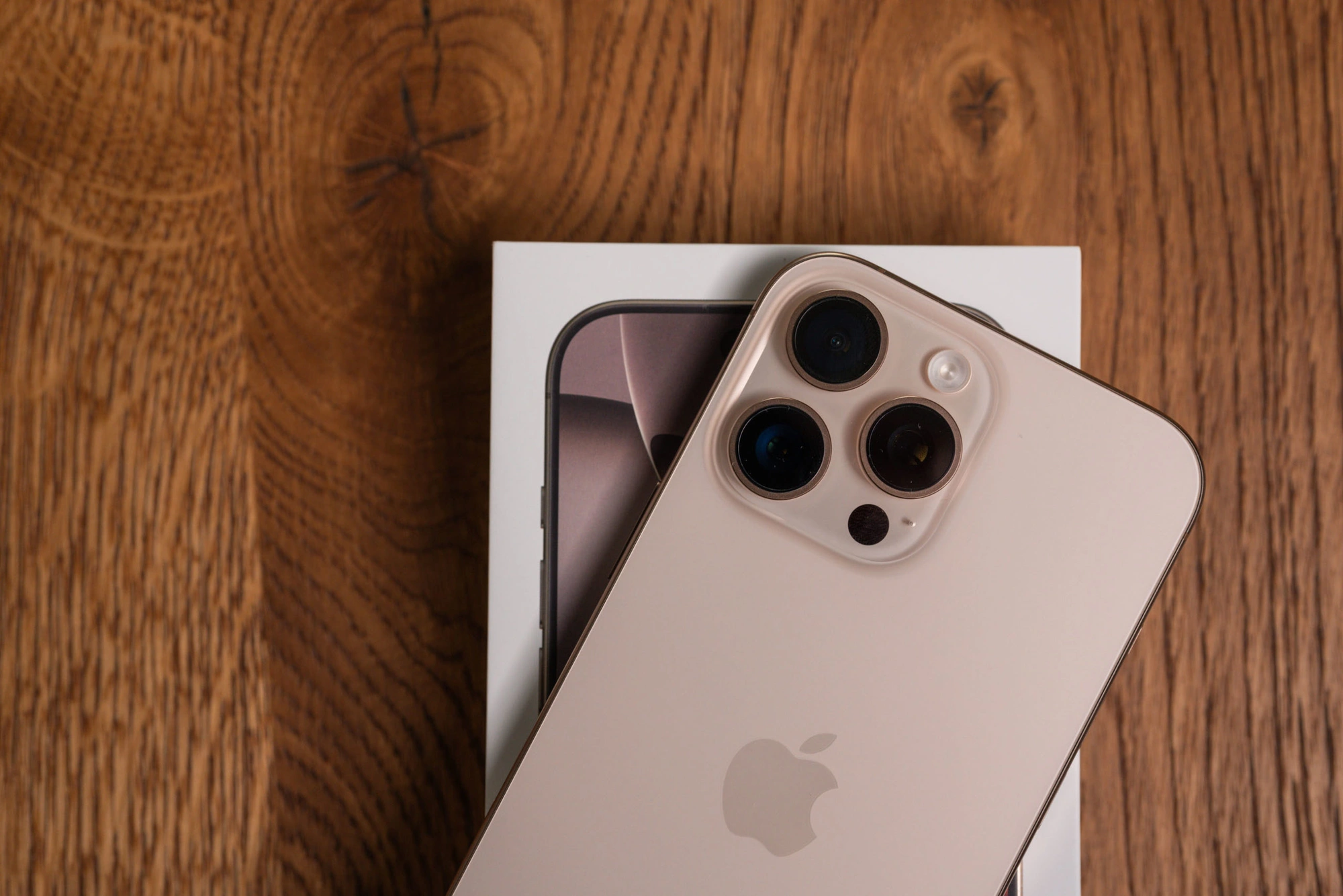 Apple ma szalony plan. Chce wywalić przyciski z twojego iPhone'a